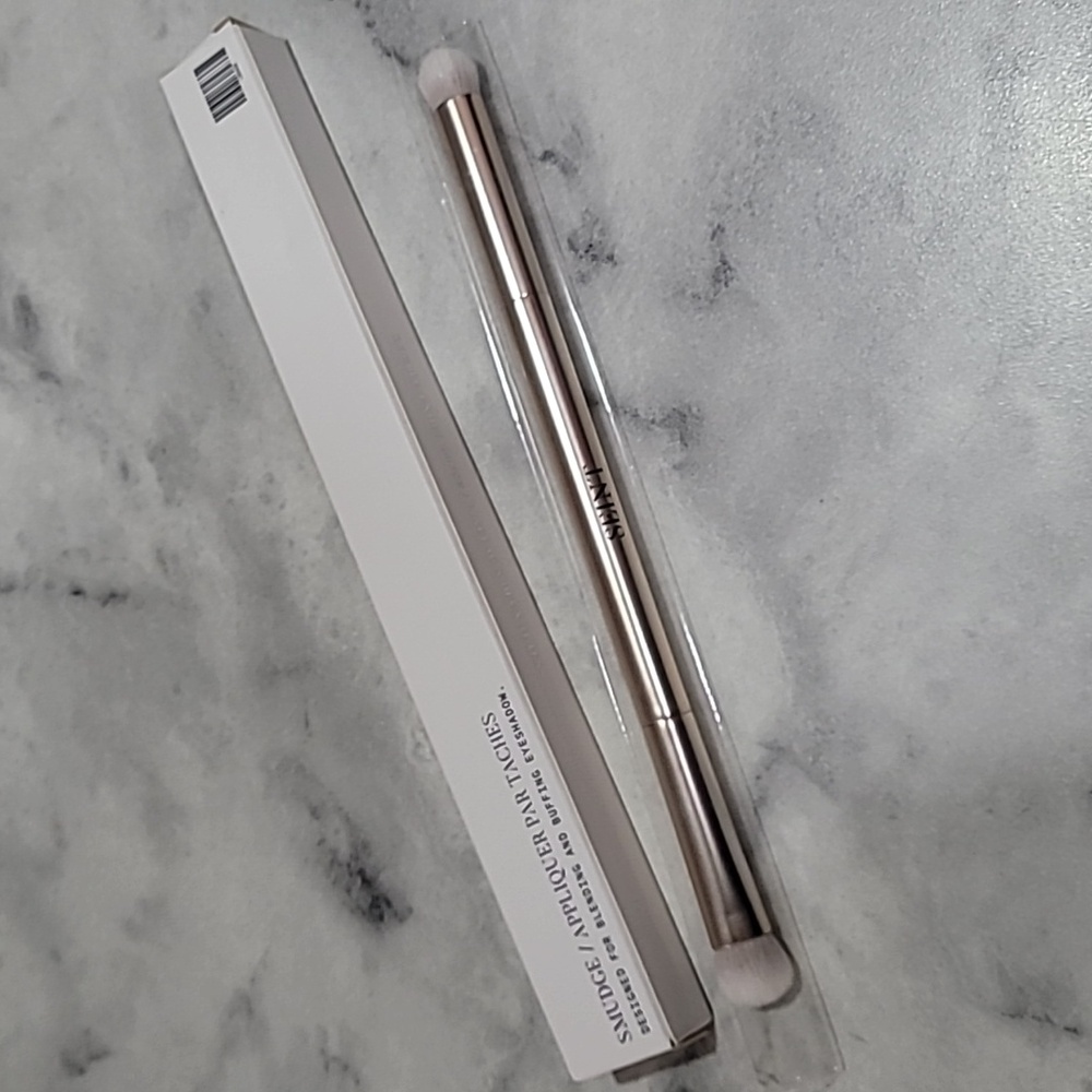 NEW Seint Beauty smudge double sided brush